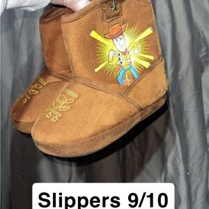 Cat & Jack Brown Kids Slippers with Cowboy Design
